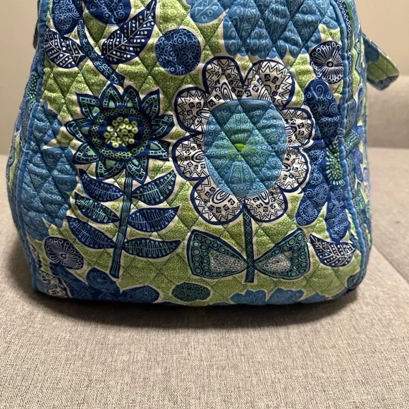 Large Vera Bradley Duffle Bag - Picture 7 of 9